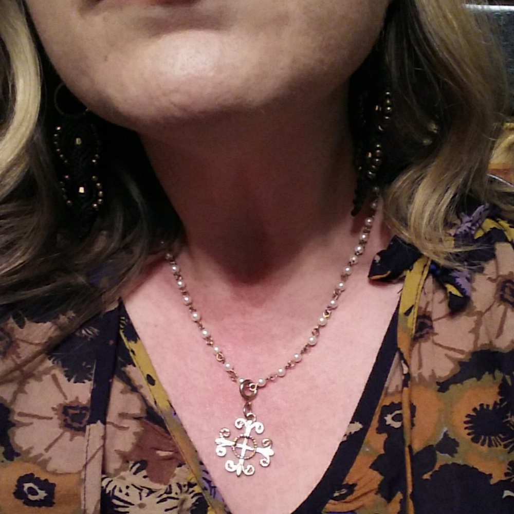 Gold and pearl necklace (costume)